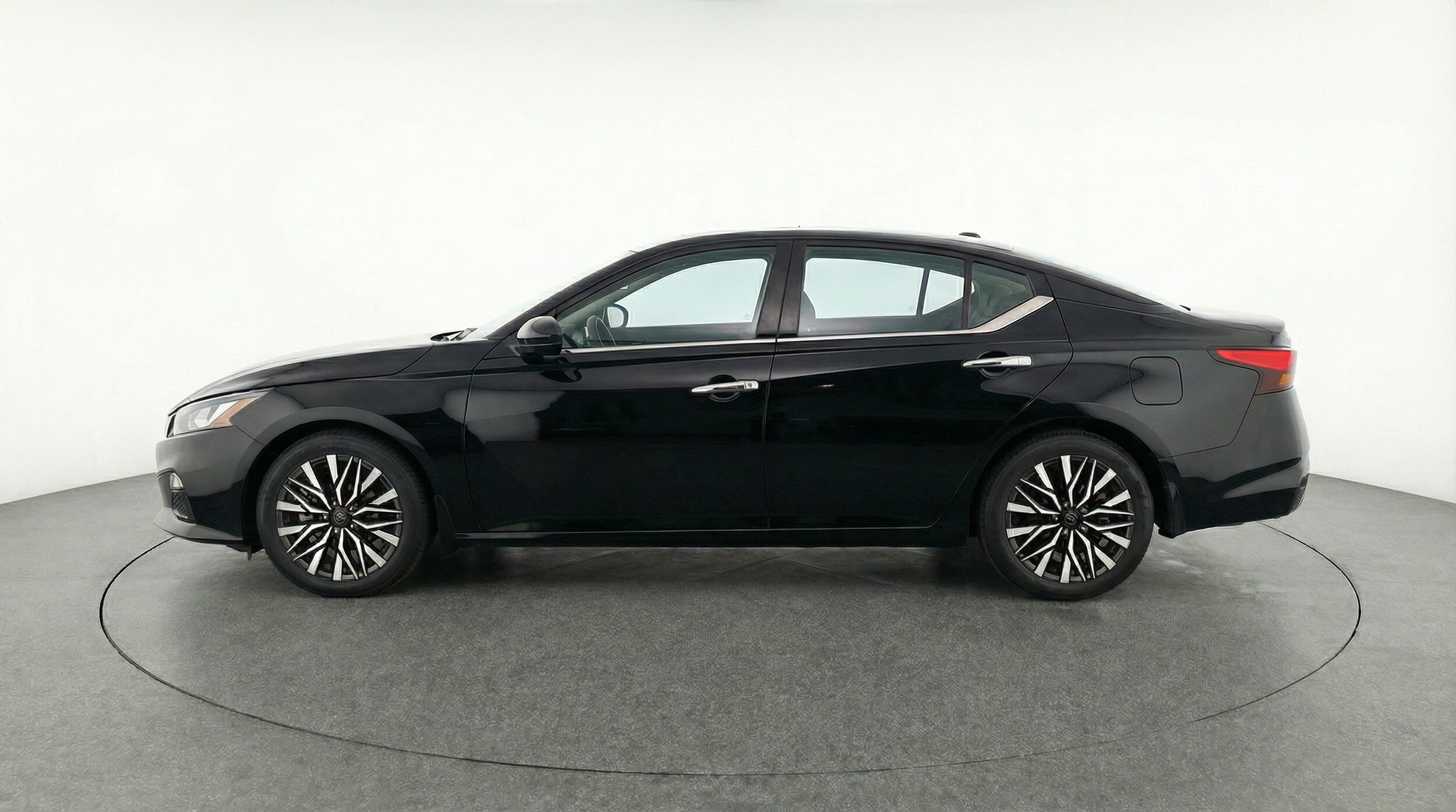 Thumbnail: 2025 Nissan Altima - 4