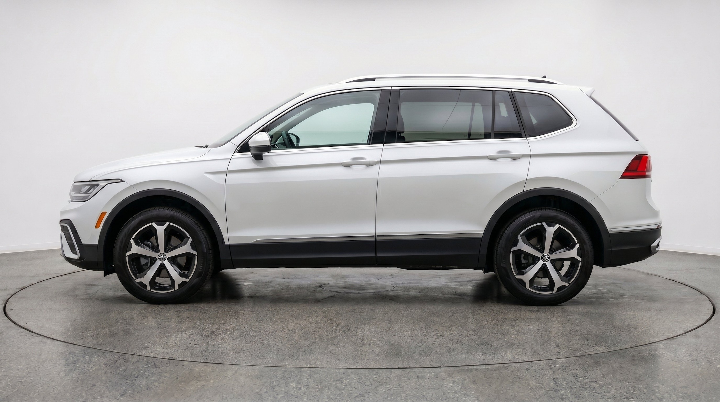 Thumbnail: 2026 Volkswagen Tiguan - 5
