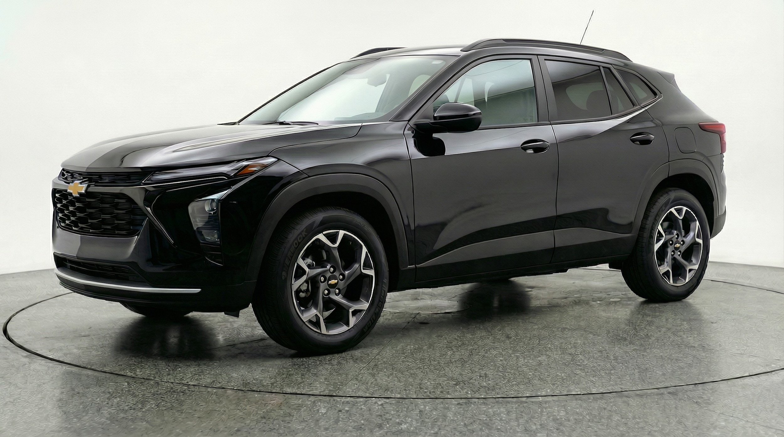 Thumbnail: 2025 Chevrolet Trax - 3