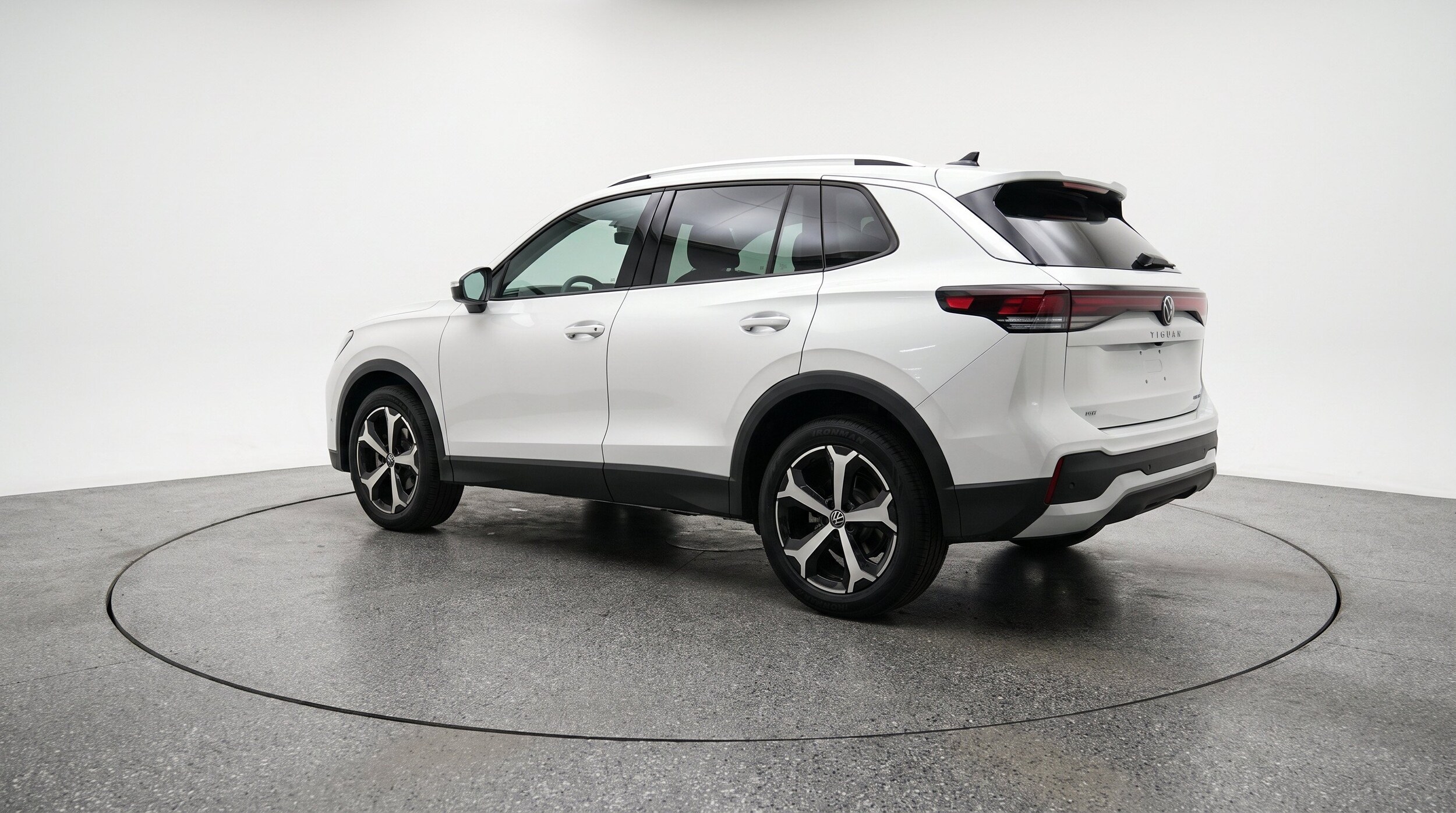 Thumbnail: 2026 Volkswagen Tiguan - 6
