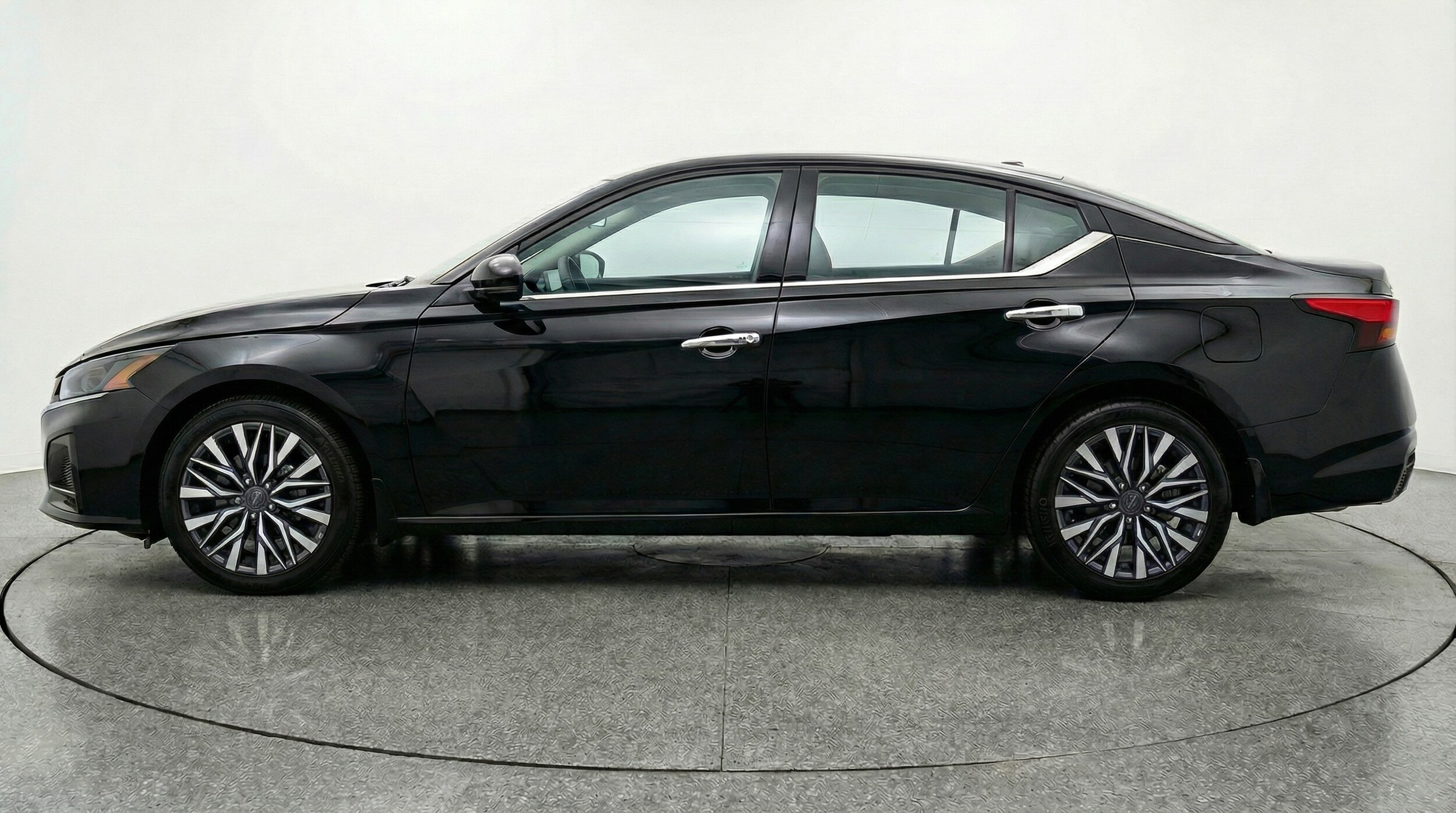 Thumbnail: 2025 Nissan Altima - 4