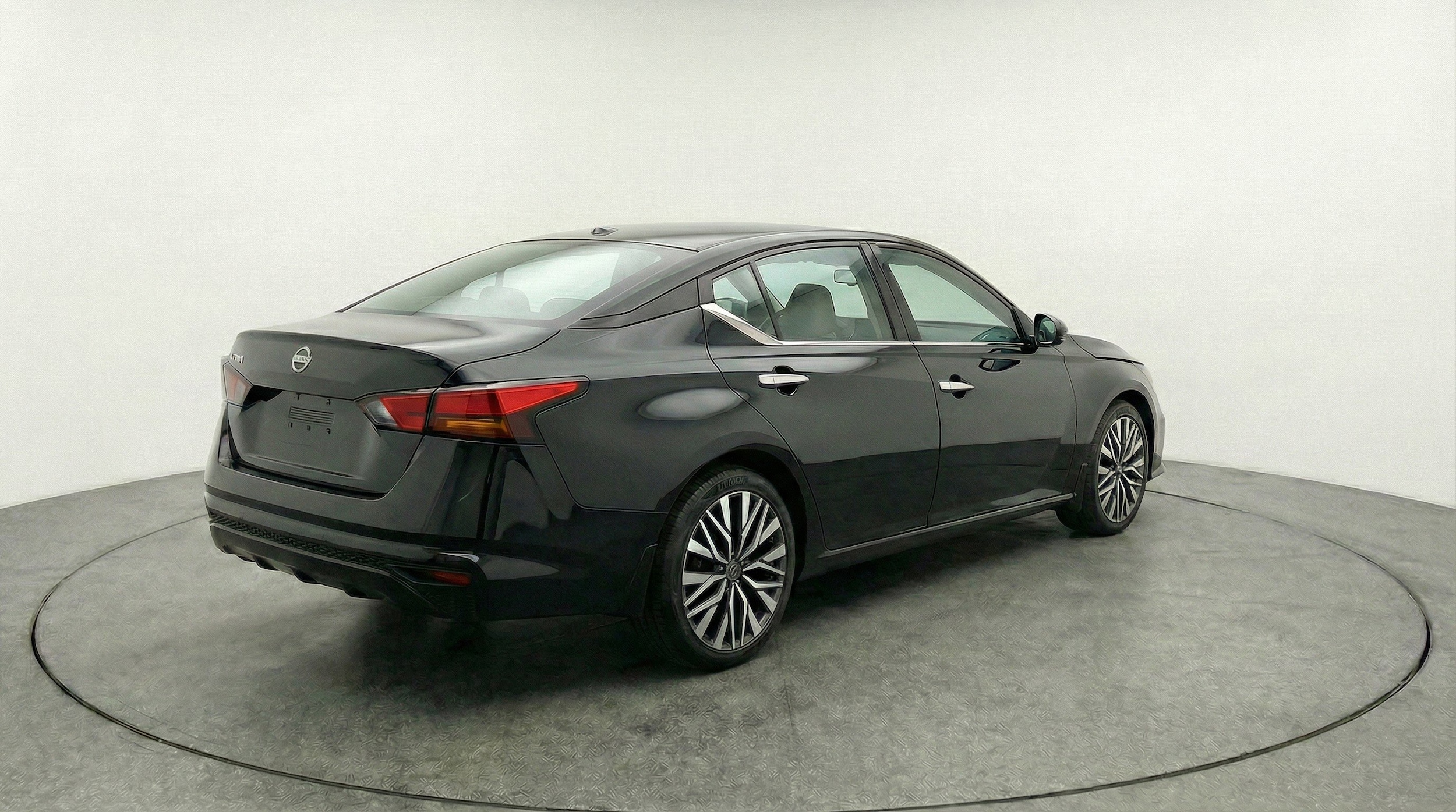 Thumbnail: 2025 Nissan Altima - 9