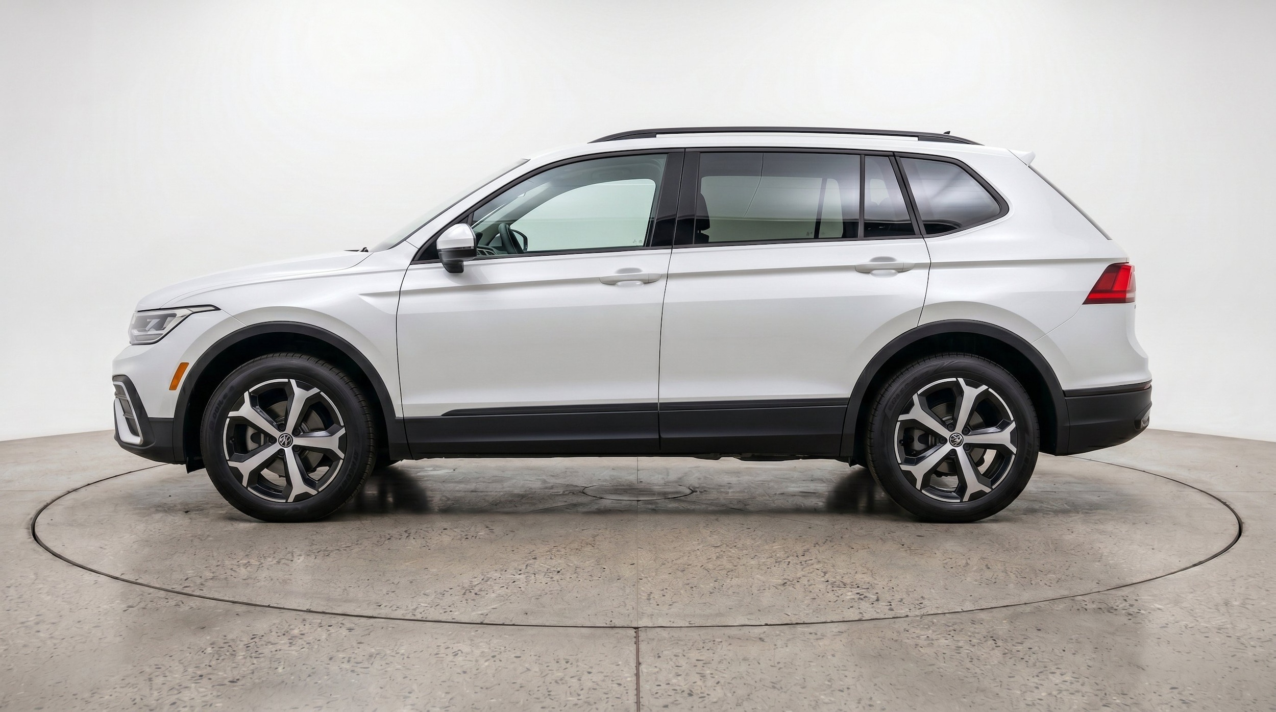 Thumbnail: 2026 Volkswagen Tiguan - 5