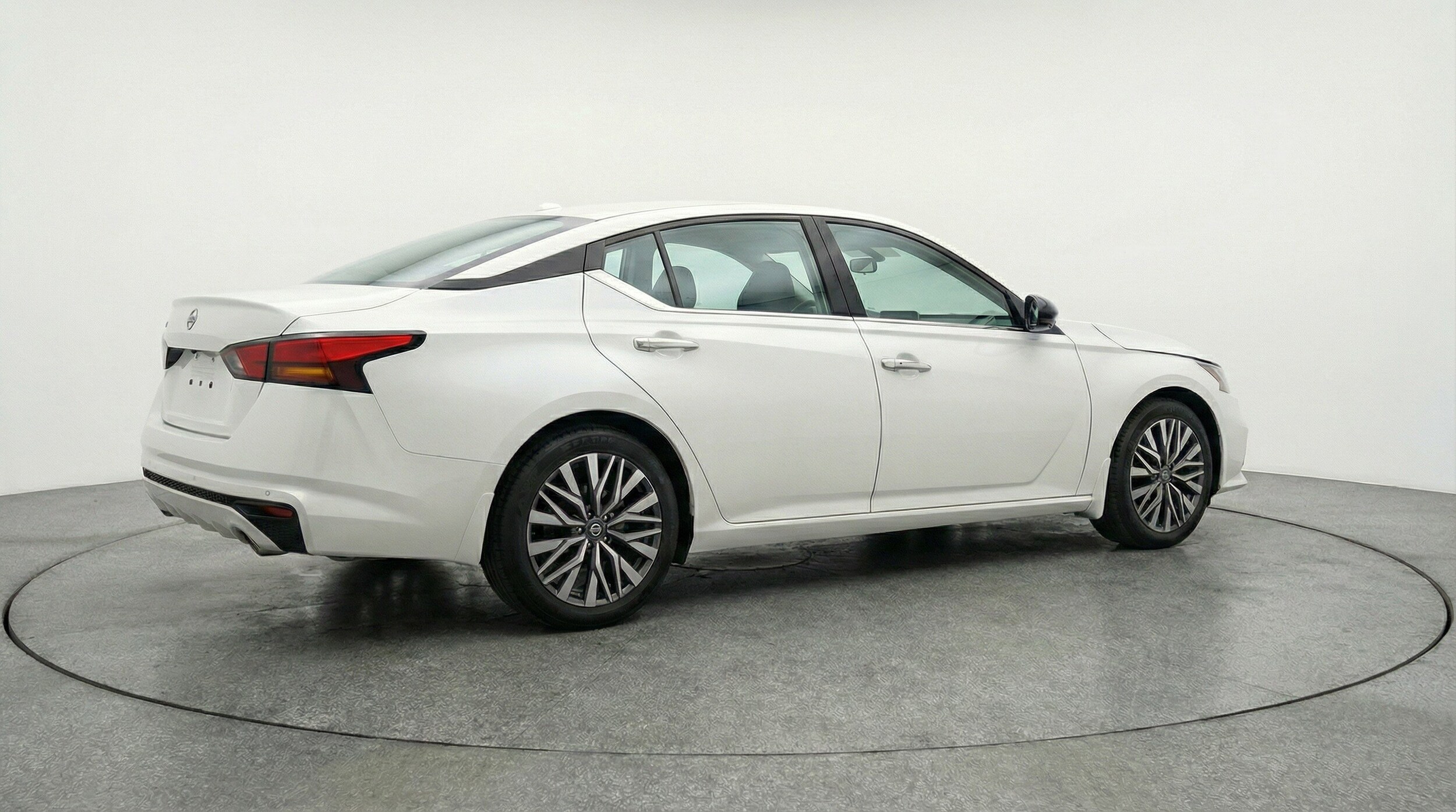 Thumbnail: 2025 Nissan Altima - 9