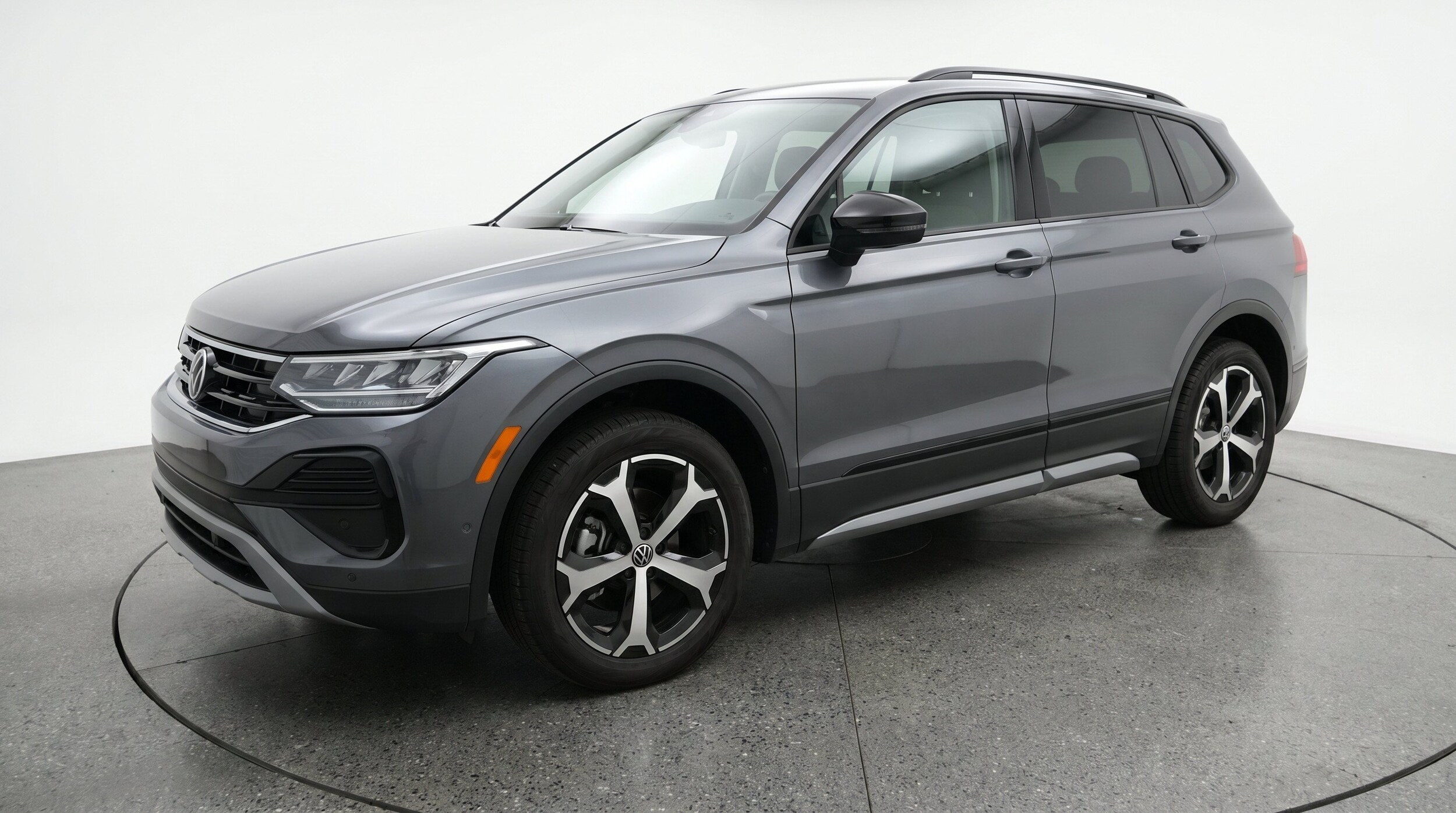Thumbnail: 2026 Volkswagen Tiguan - 3