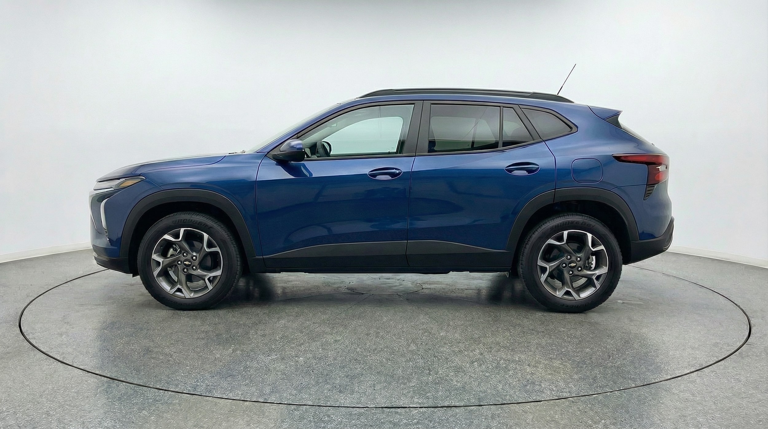 Thumbnail: 2025 Chevrolet Trax - 4