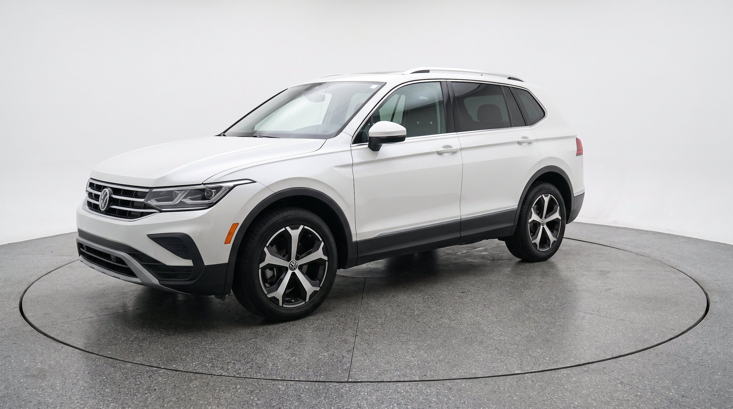 Thumbnail: 2026 Volkswagen Tiguan - 3