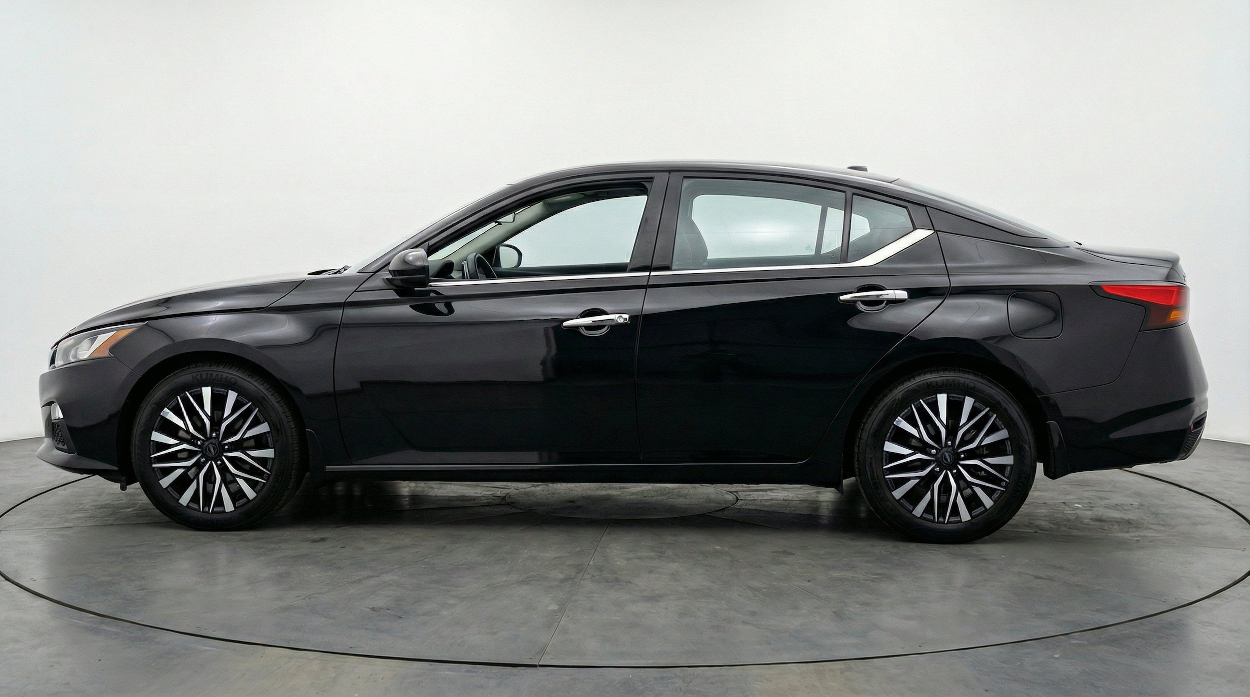 Thumbnail: 2025 Nissan Altima - 5