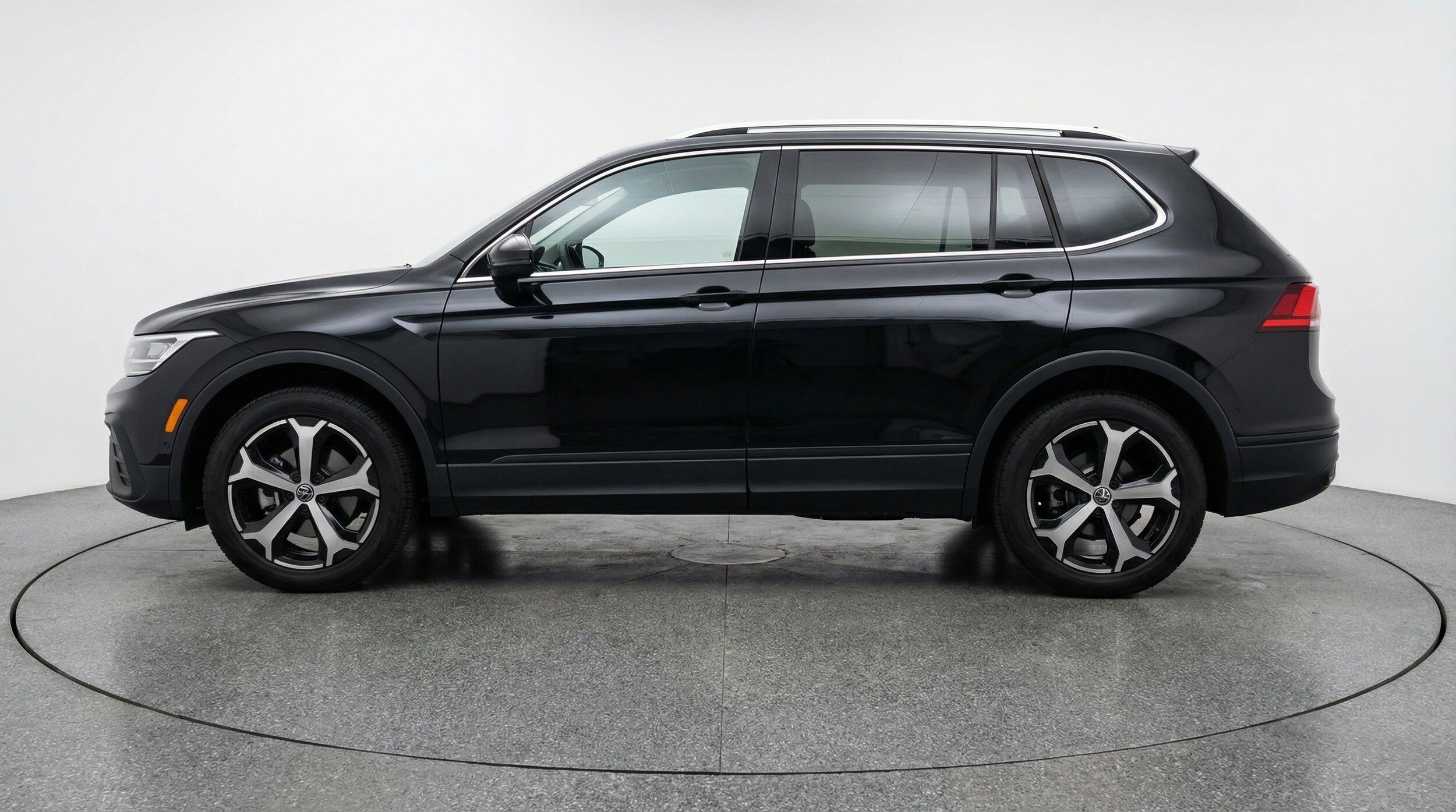 Thumbnail: 2026 Volkswagen Tiguan - 5