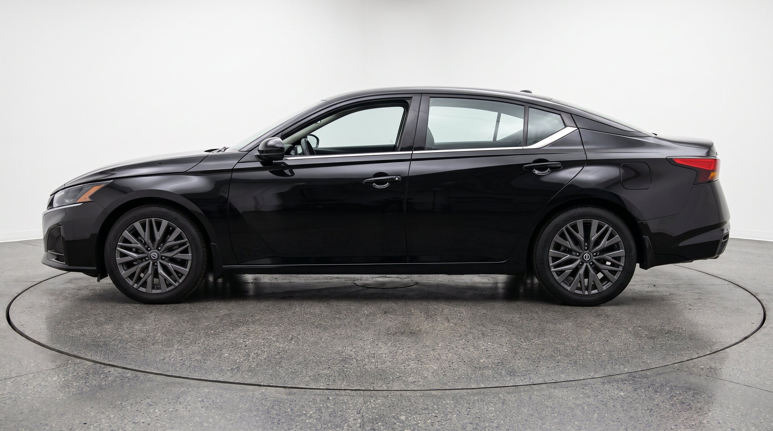 Thumbnail: 2025 Nissan Altima - 5
