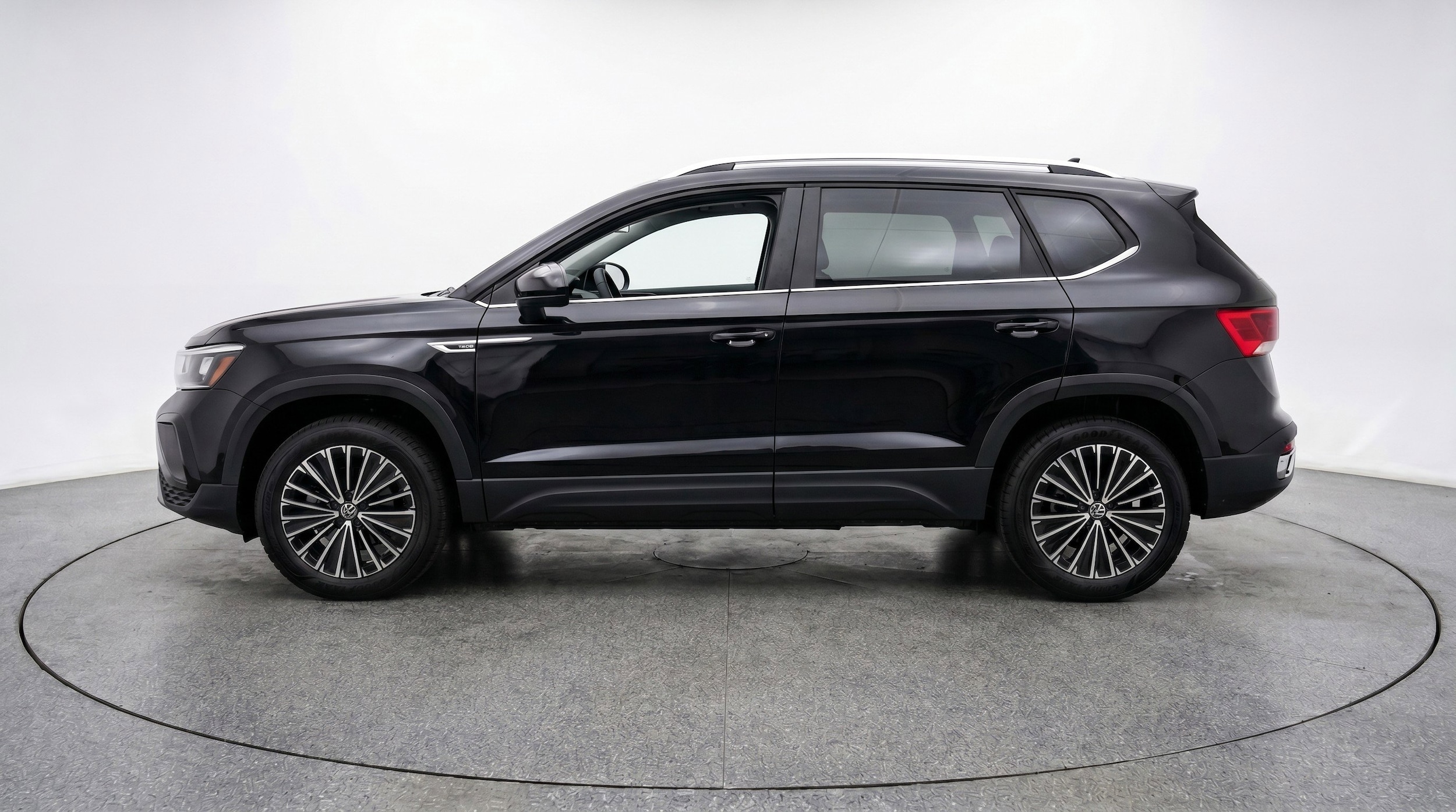 Thumbnail: 2025 Volkswagen Taos - 5