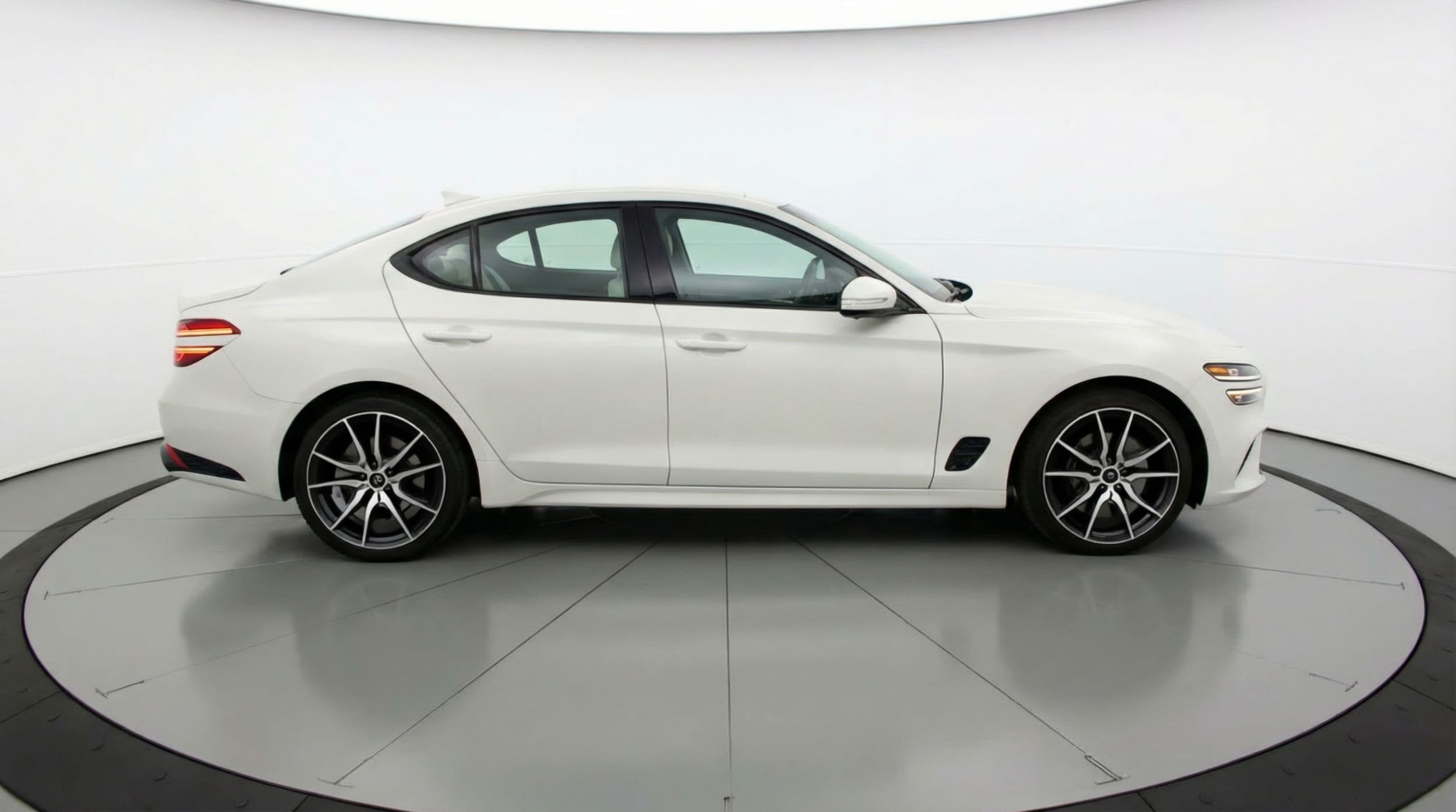 Thumbnail: 2025 Genesis G70 - 8