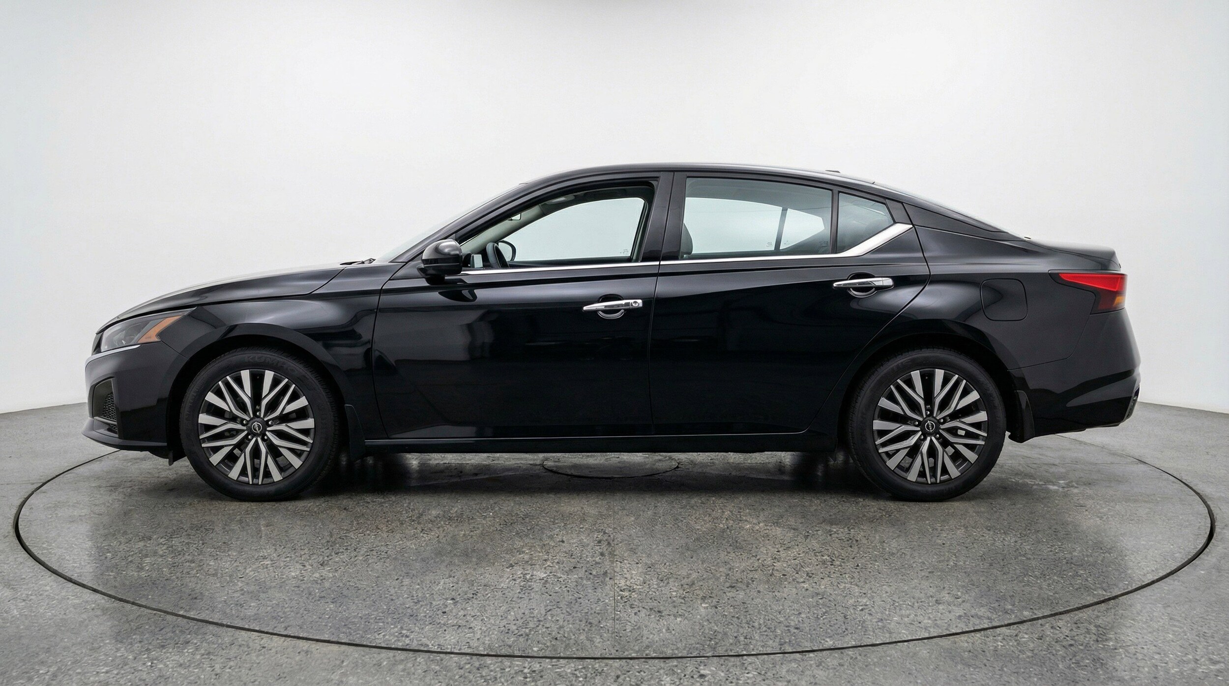 Thumbnail: 2025 Nissan Altima - 5