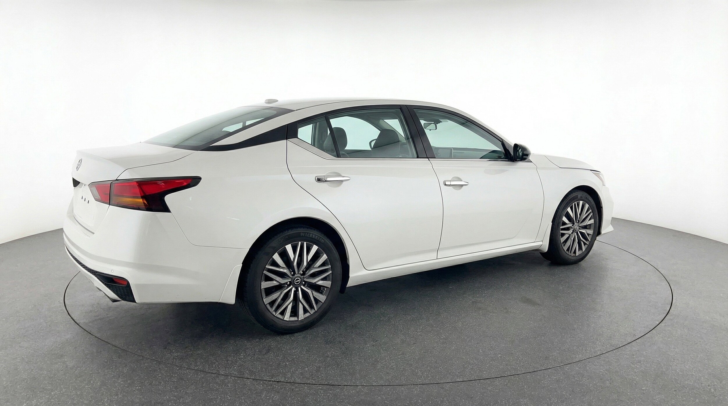 Thumbnail: 2025 Nissan Altima - 9