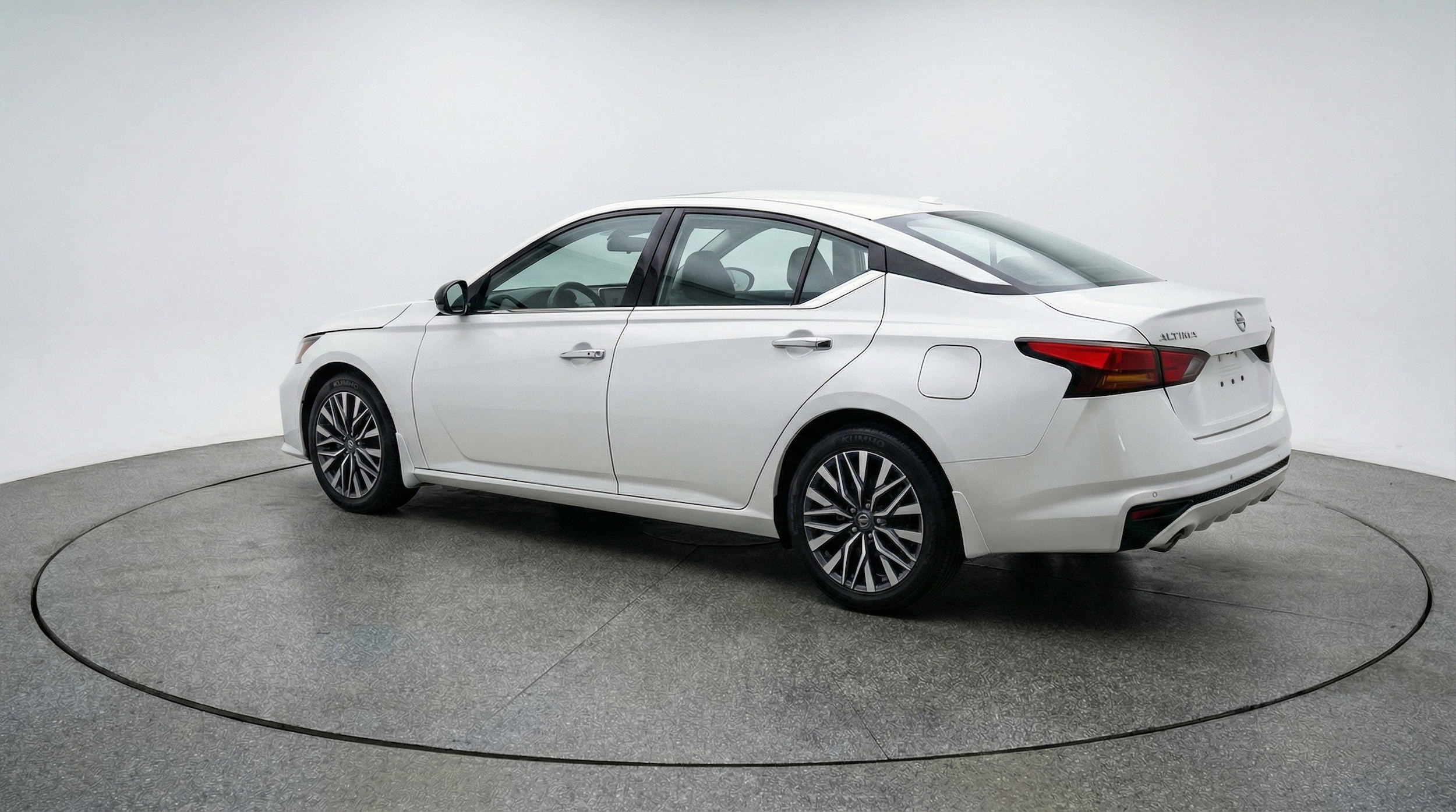 Thumbnail: 2025 Nissan Altima - 9