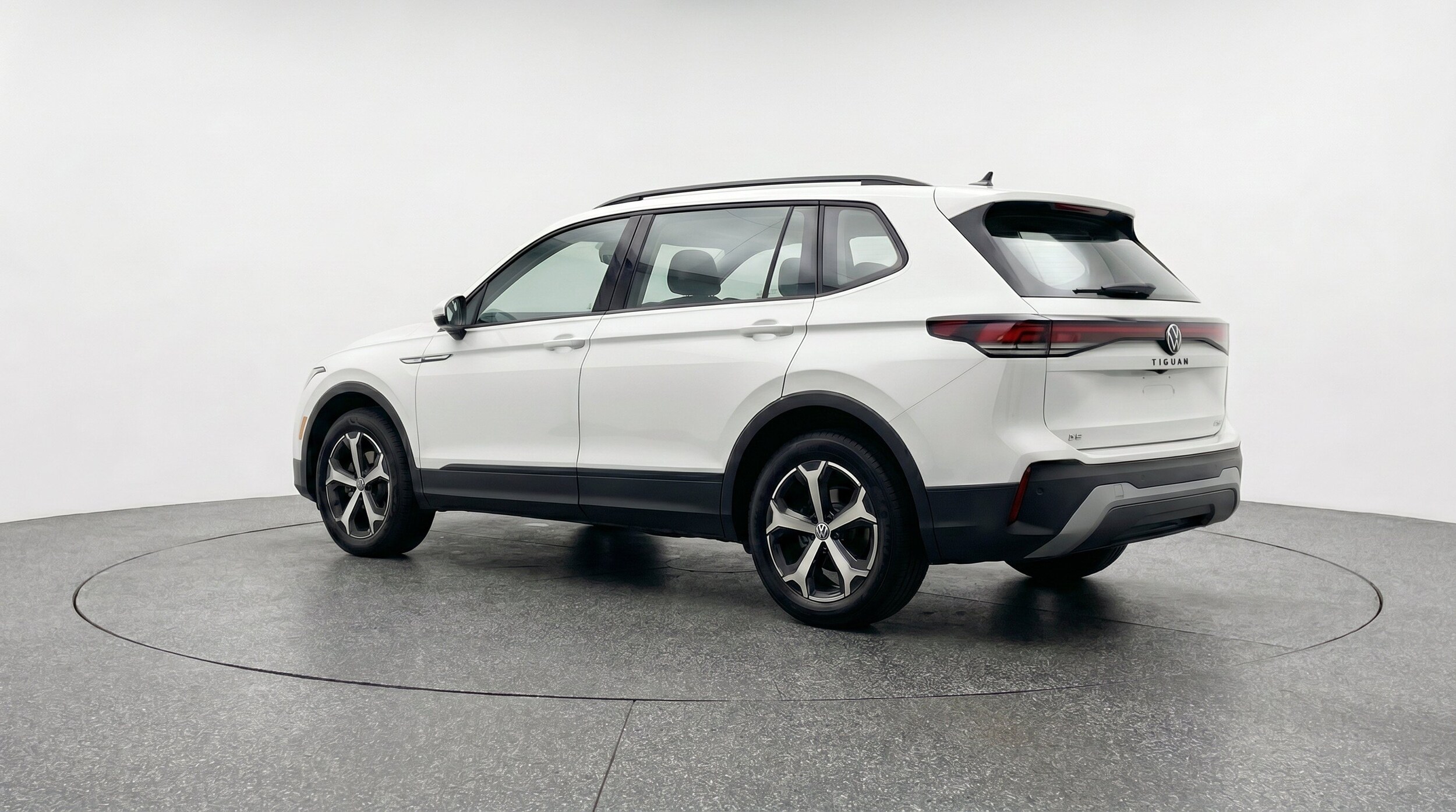 Thumbnail: 2026 Volkswagen Tiguan - 6