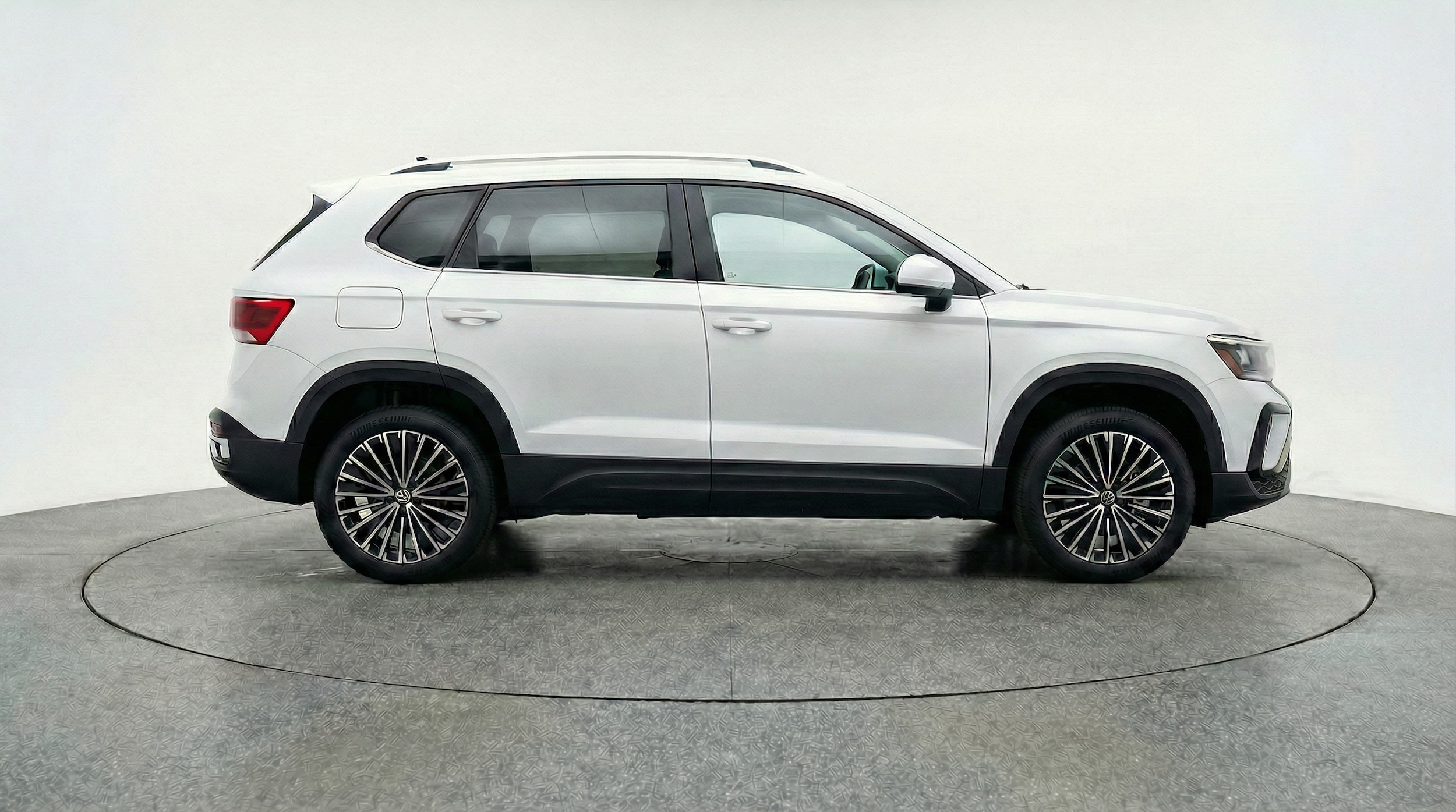 Thumbnail: 2025 Volkswagen Taos - 8