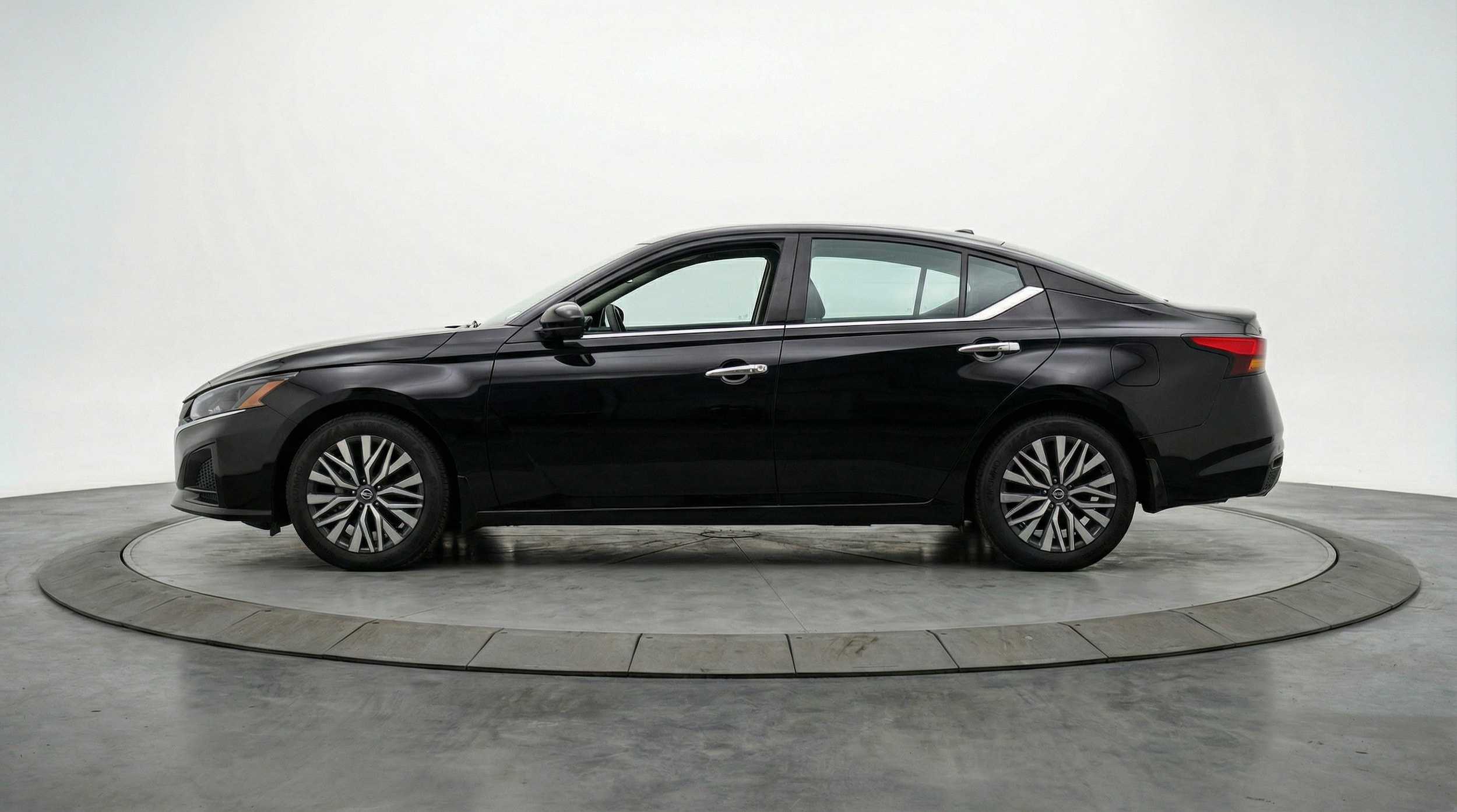 Thumbnail: 2025 Nissan Altima - 4