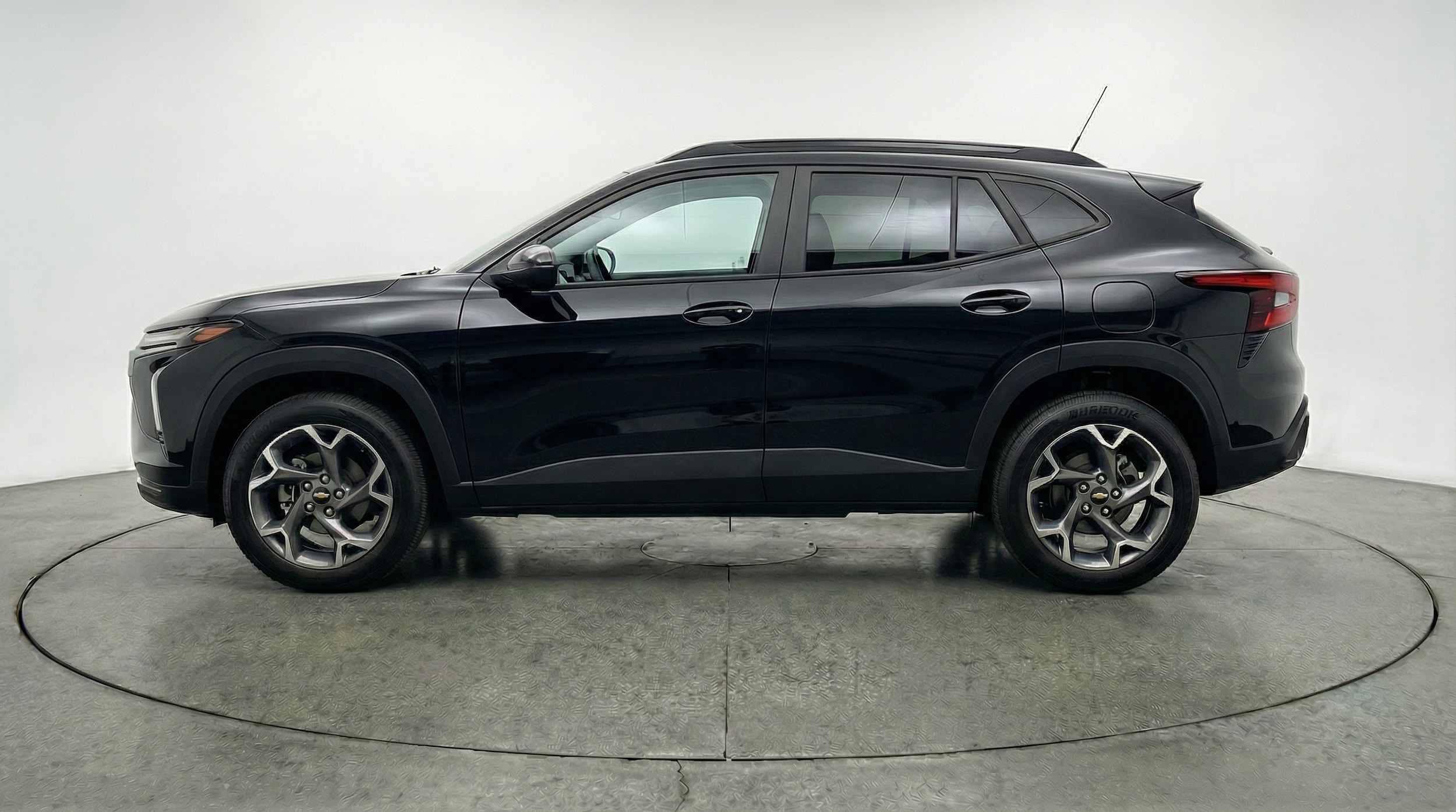 Thumbnail: 2025 Chevrolet Trax - 4