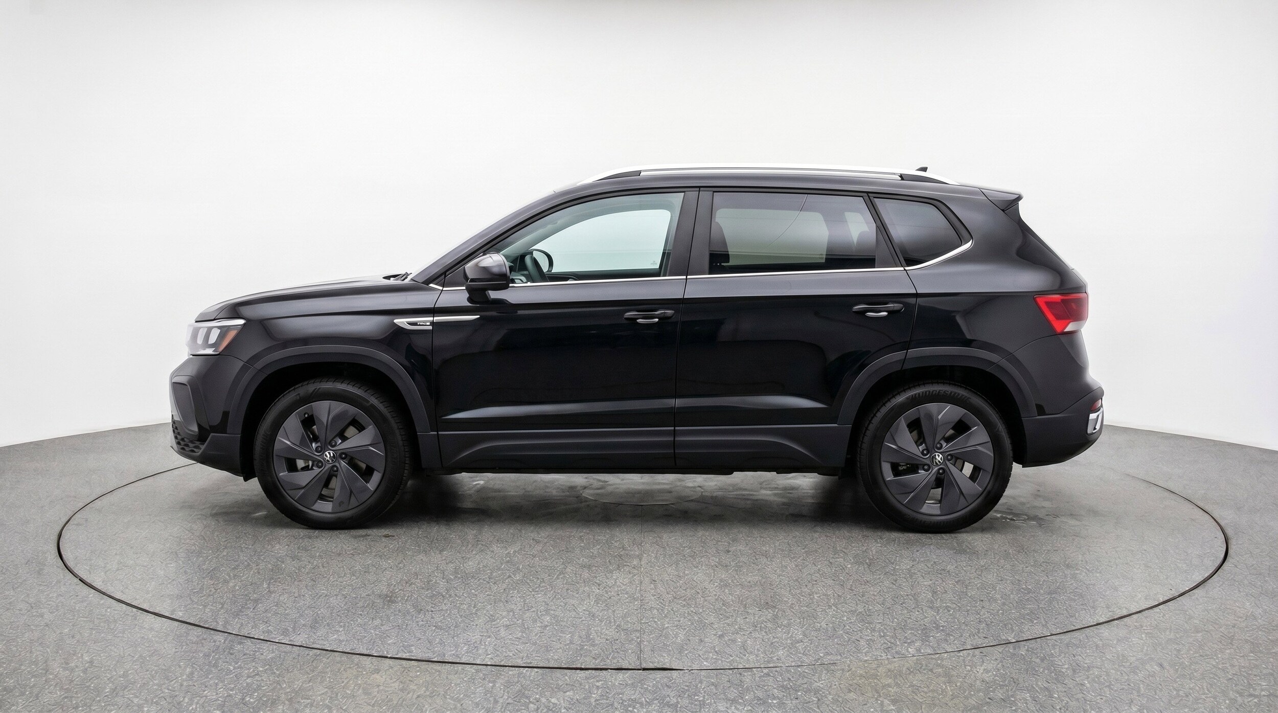 Thumbnail: 2025 Volkswagen Taos - 5