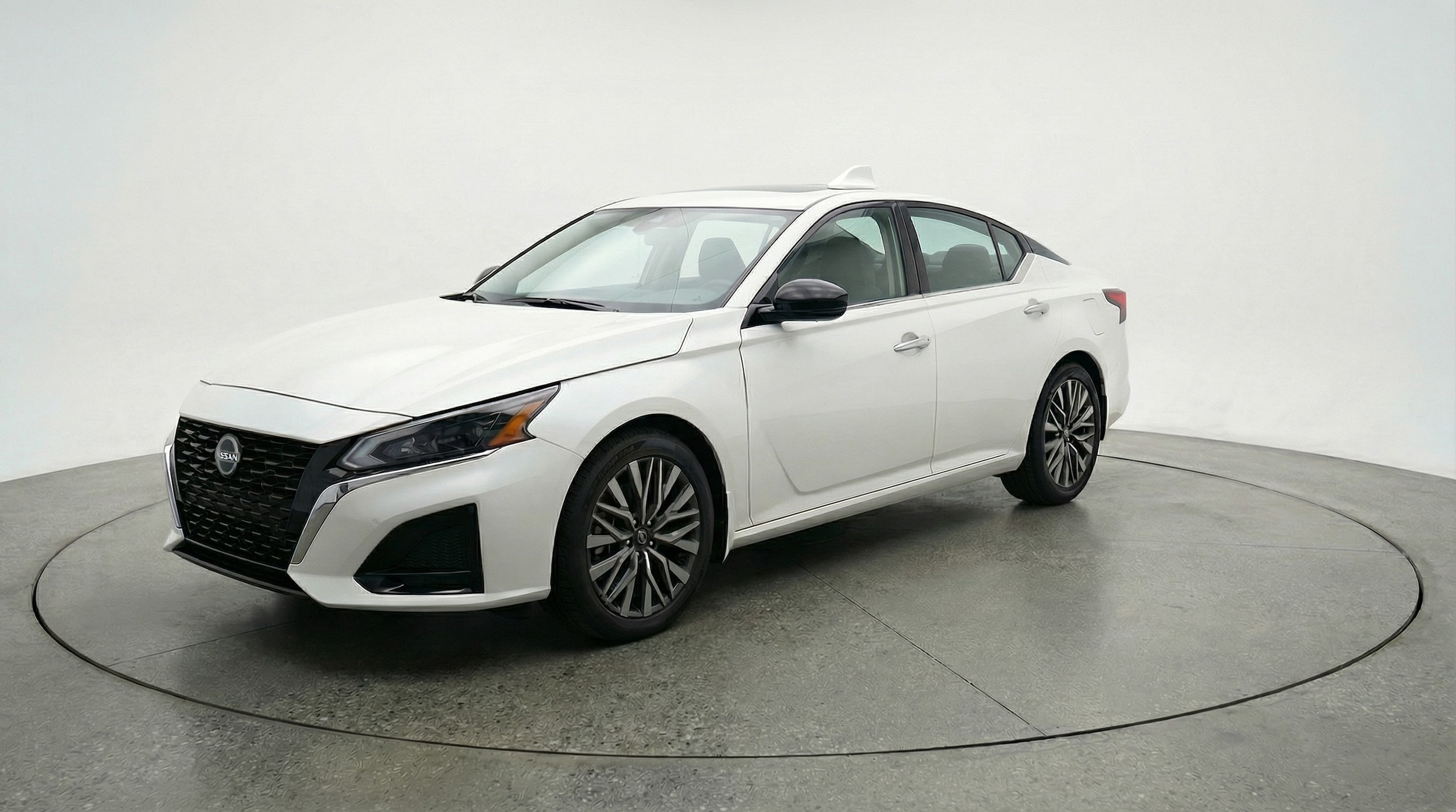 Thumbnail: 2025 Nissan Altima - 3