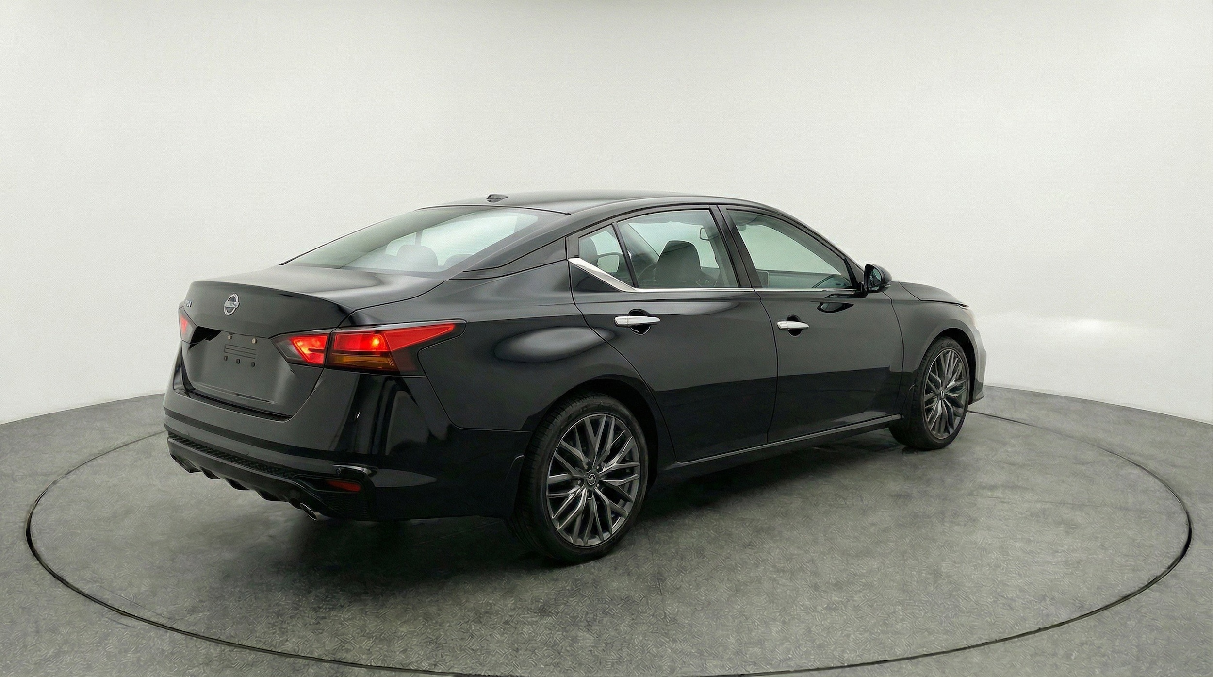 Thumbnail: 2025 Nissan Altima - 9