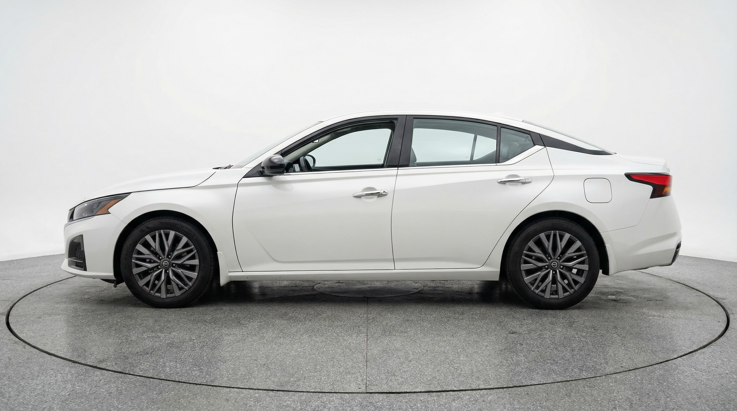 Thumbnail: 2025 Nissan Altima - 4