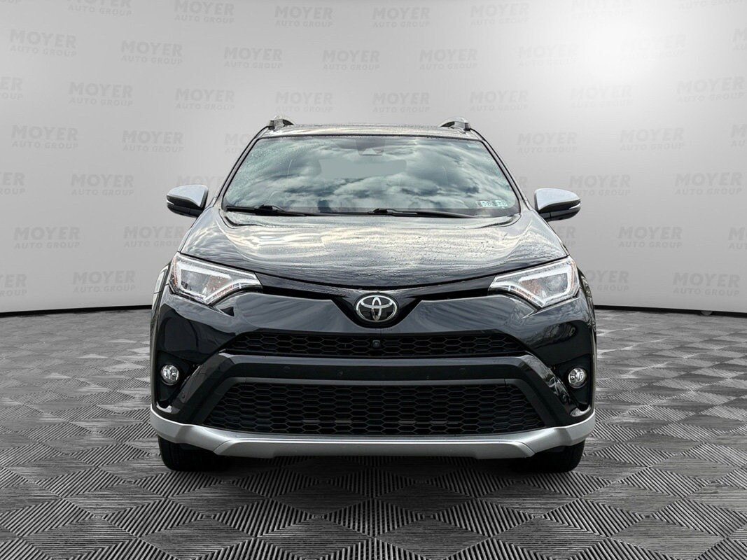2016 Toyota RAV4 SE photo 3