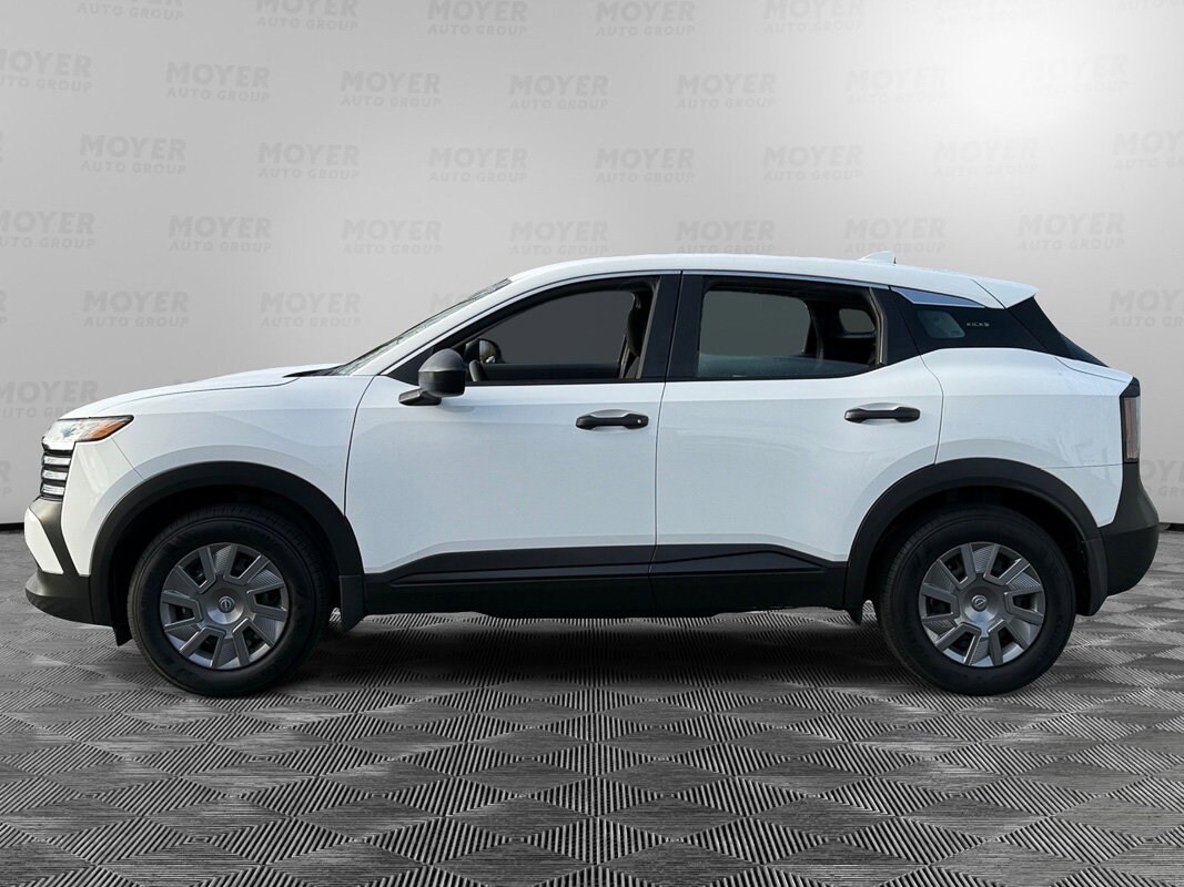 2025 Nissan Kicks S photo 2
