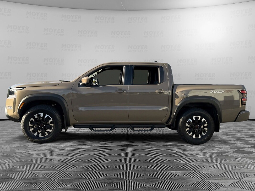 2024 Nissan Frontier PRO-4X Crew Cab photo 2