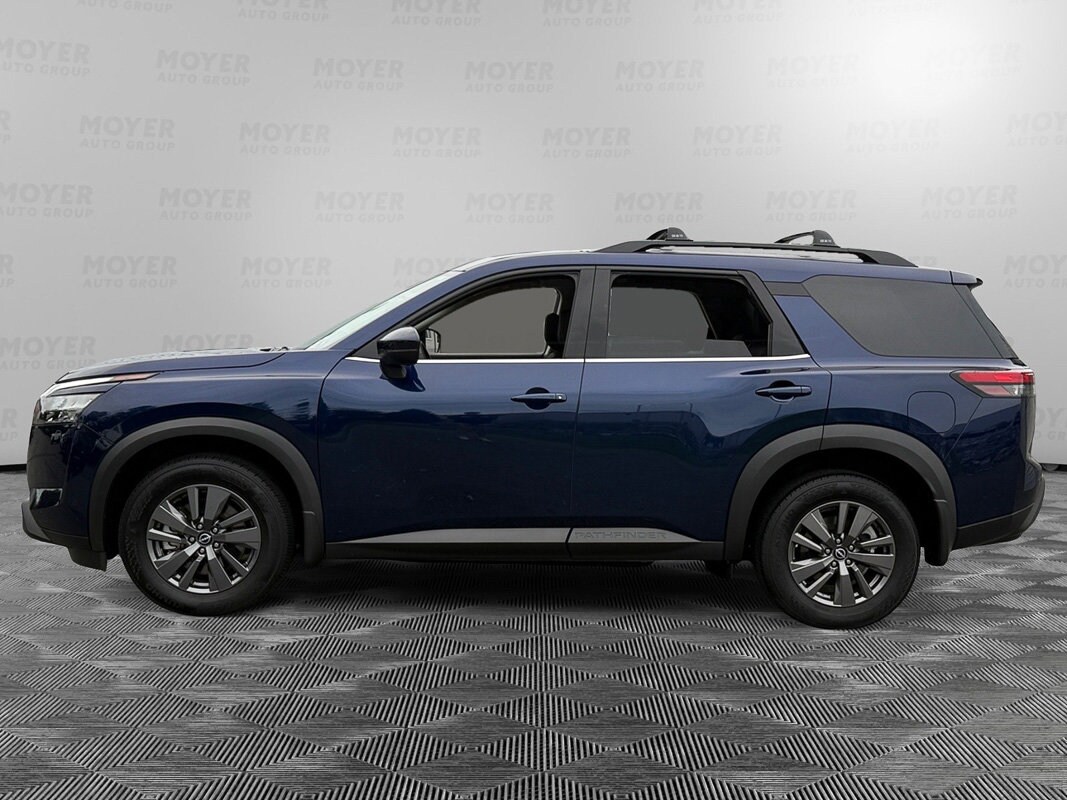 2024 Nissan Pathfinder SV photo 2
