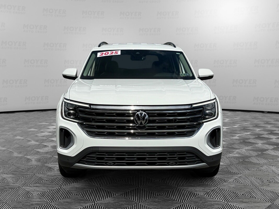 2025 Volkswagen Atlas SE Technology photo 2