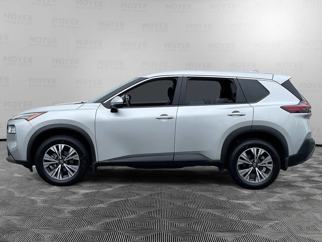 2022 Nissan Rogue SV photo 2