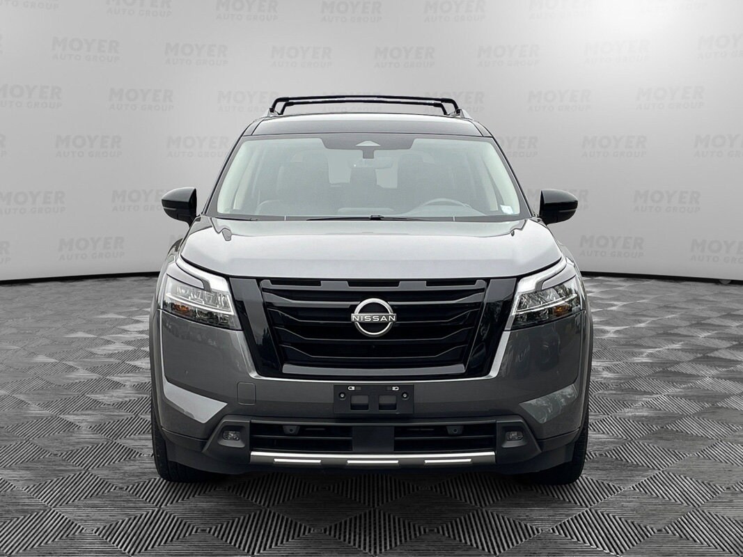 2023 Nissan Pathfinder SL photo 3