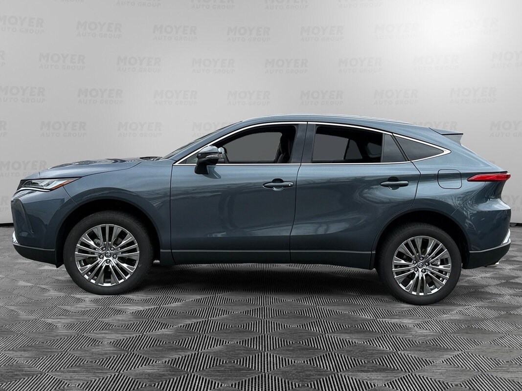 2024 Toyota Venza photo 2