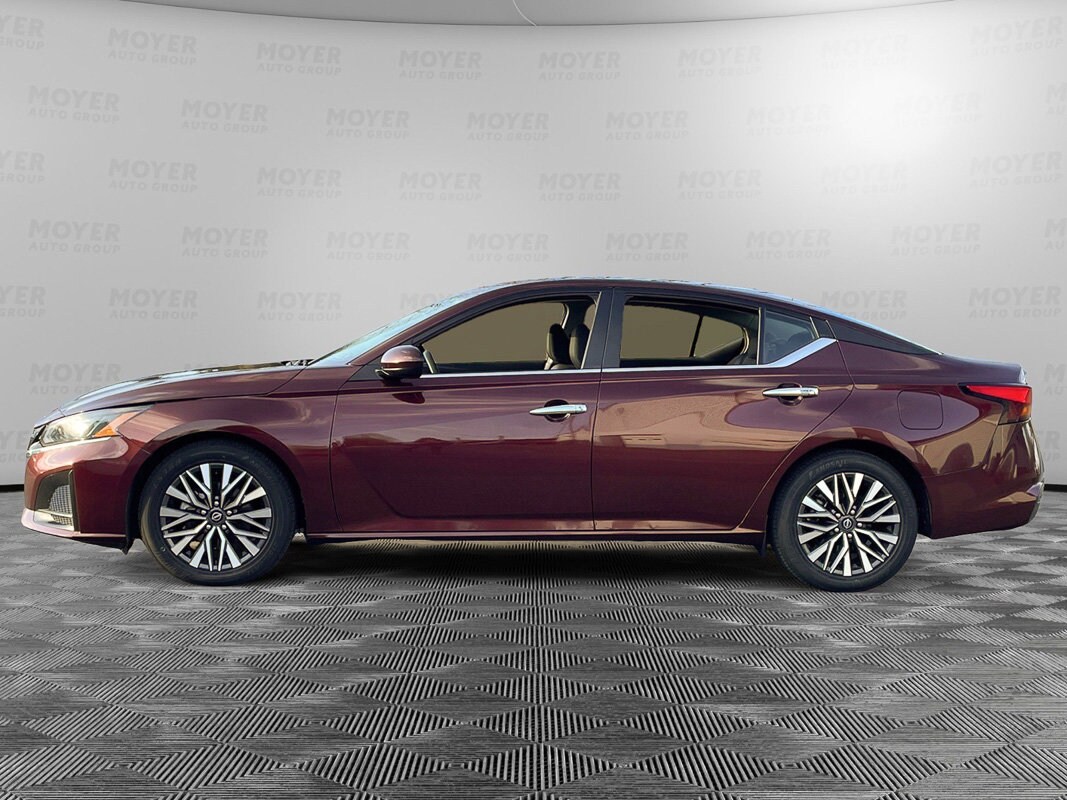 2023 Nissan Altima 2.5 SV photo 2