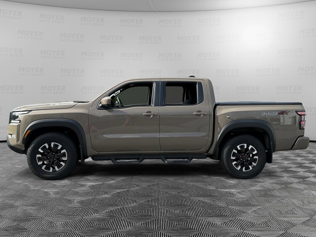 2022 Nissan Frontier Crew Cab PRO-4X photo 2