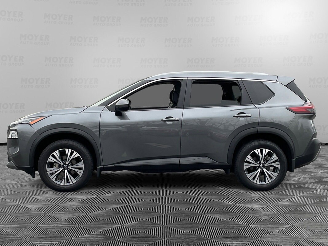 2022 Nissan Rogue SV photo 2