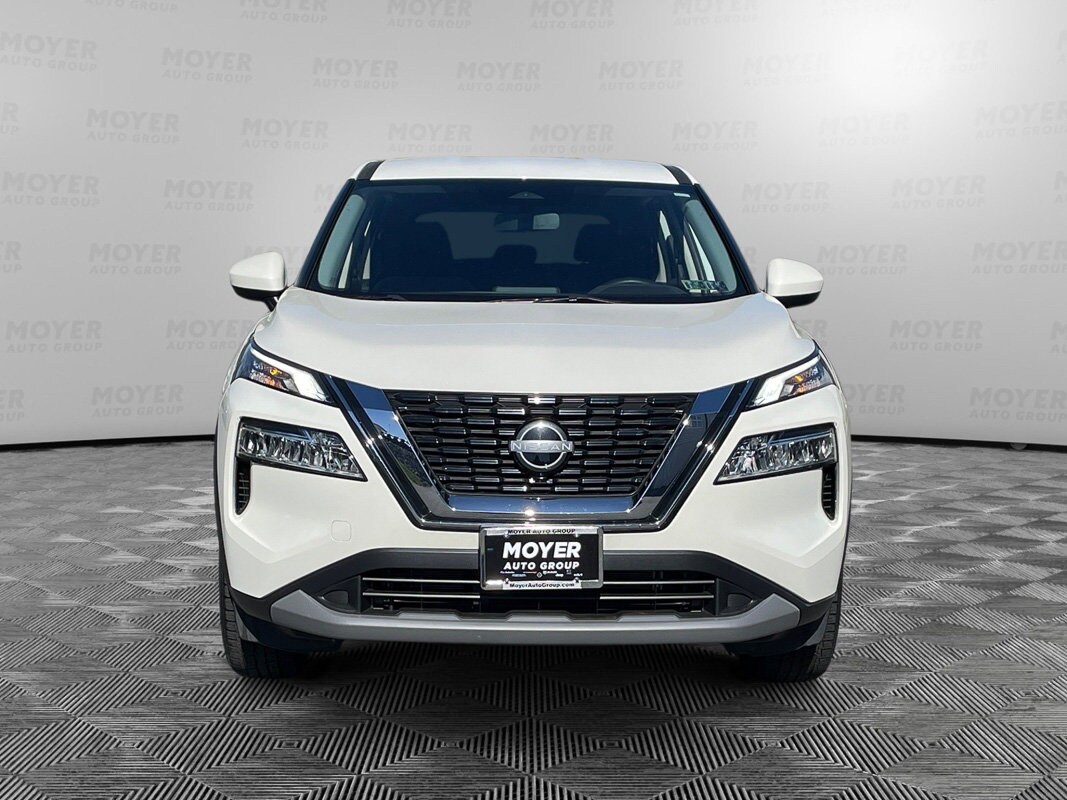 2023 Nissan Rogue SV photo 2