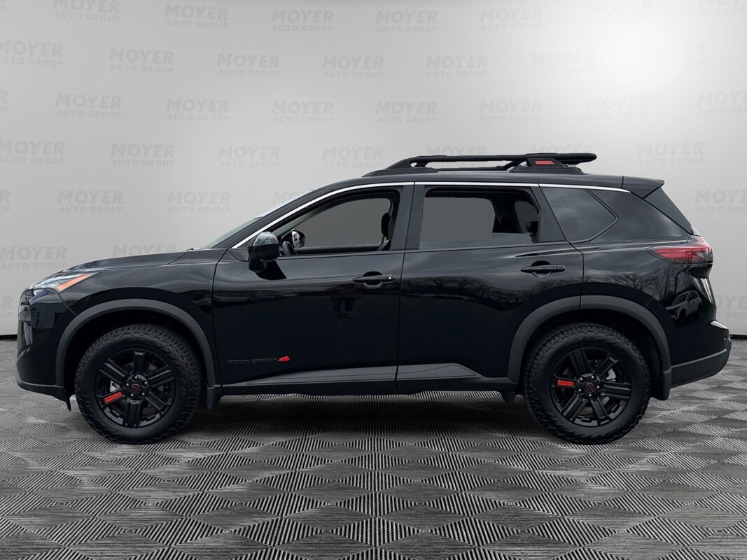2025 Nissan Rogue SV photo 2