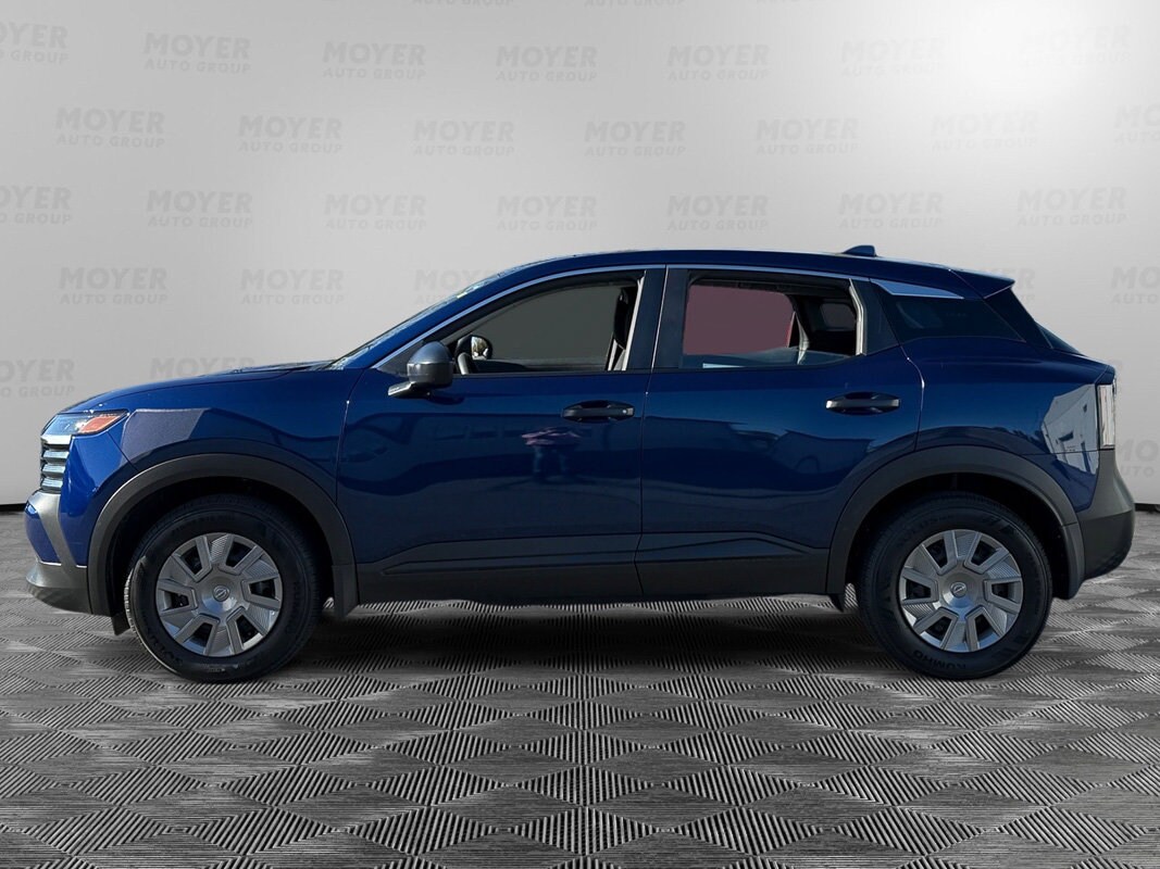 2025 Nissan Kicks S photo 2