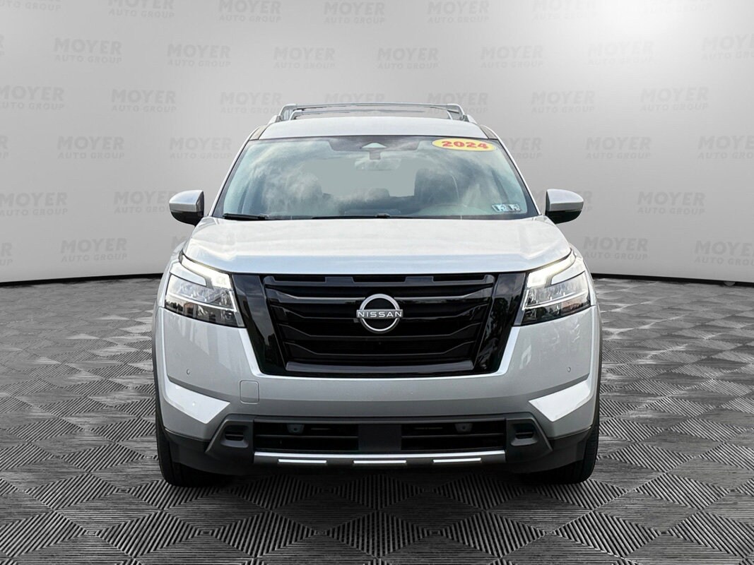 2024 Nissan Pathfinder SL photo 3