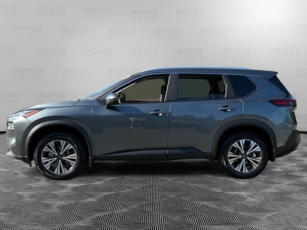 2022 Nissan Rogue SV photo 2