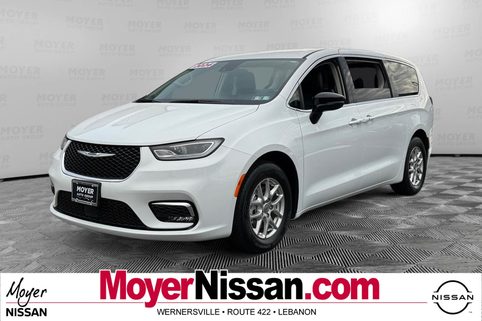 2024 Chrysler Pacifica Touring L's photo