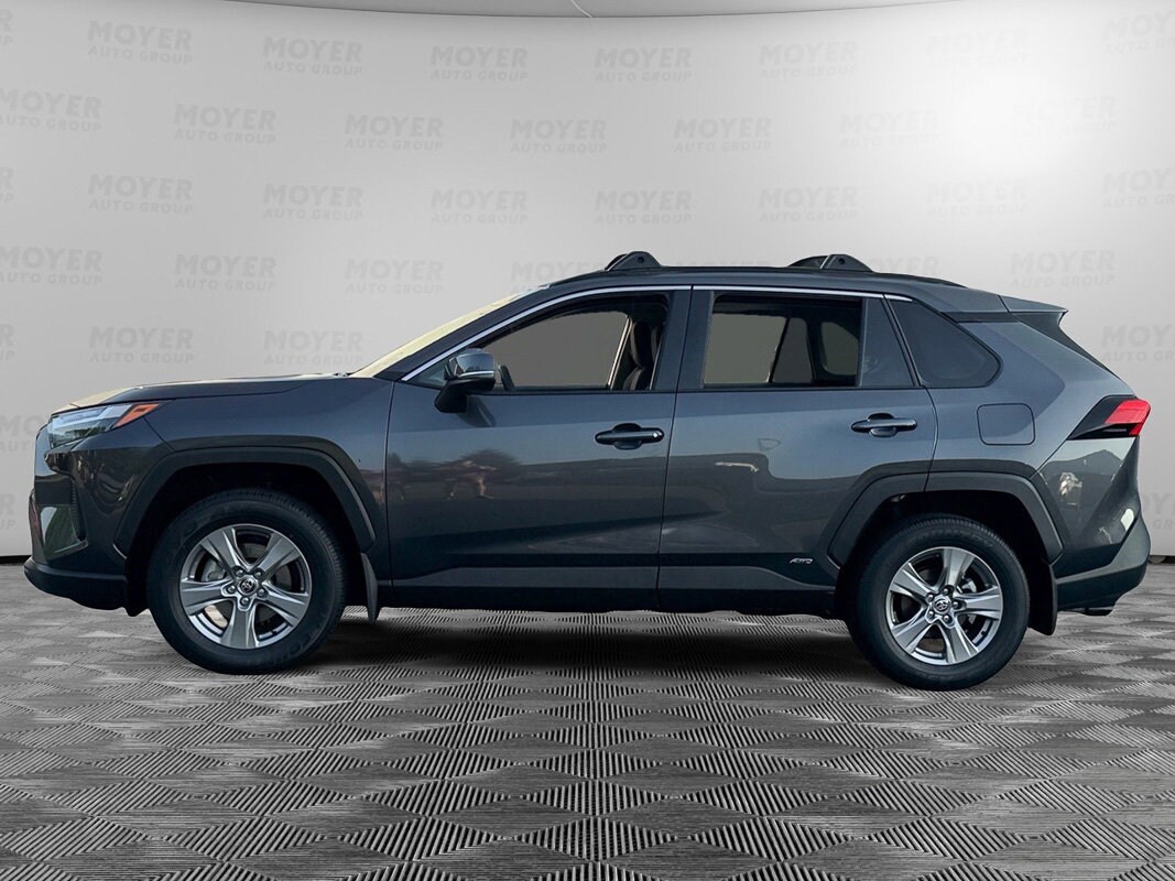 2024 Toyota RAV4 Hybrid XLE photo 2