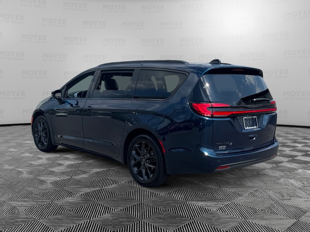 Used 2025 Chrysler Pacifica Limited Limited FWD