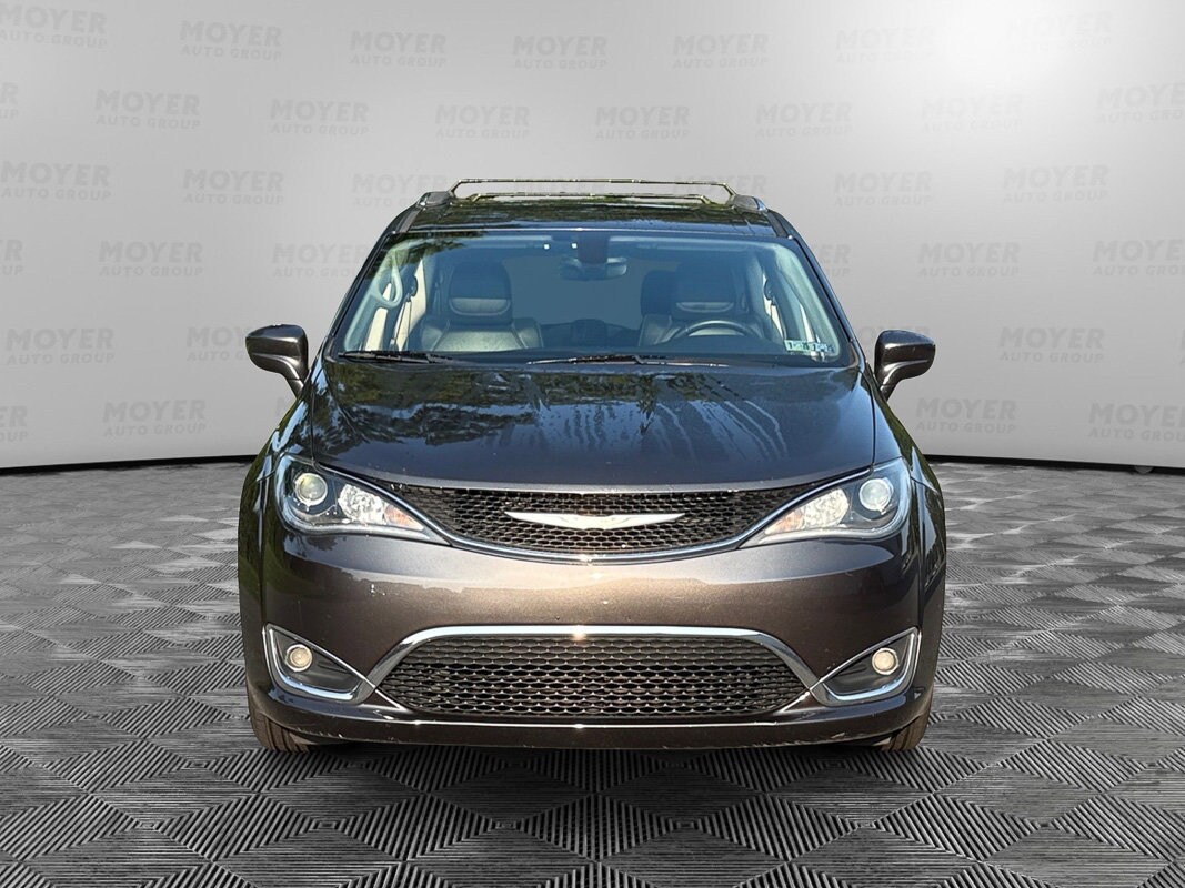 2018 Chrysler Pacifica Touring L photo 3