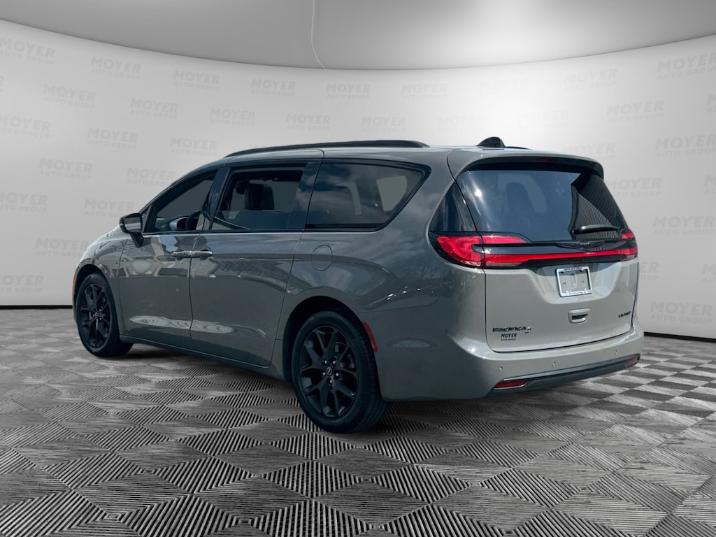 Used 2025 Chrysler Pacifica Limited Limited FWD