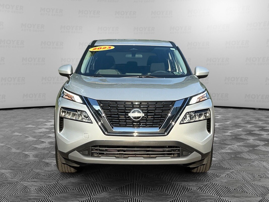 2023 Nissan Rogue SV photo 3