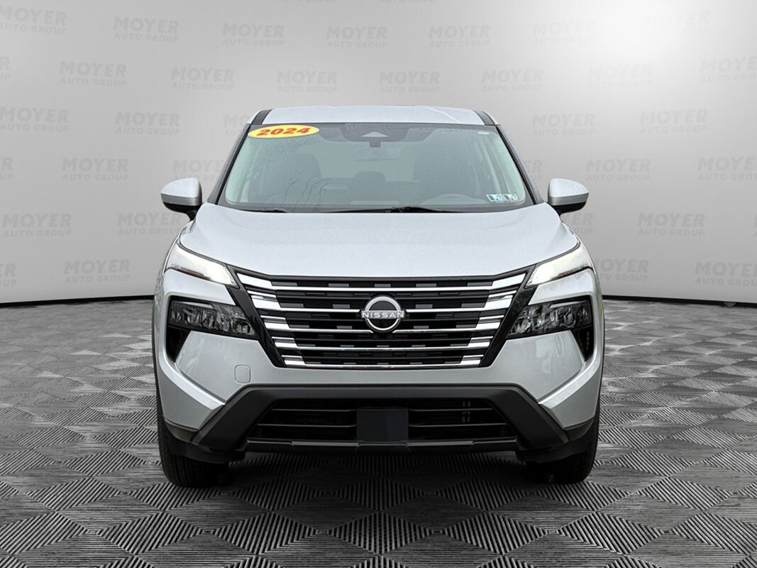 2024 Nissan Rogue SV photo 2